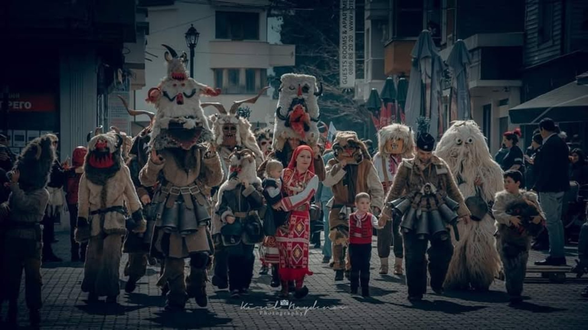 Карнавално шествие в Асеновград...