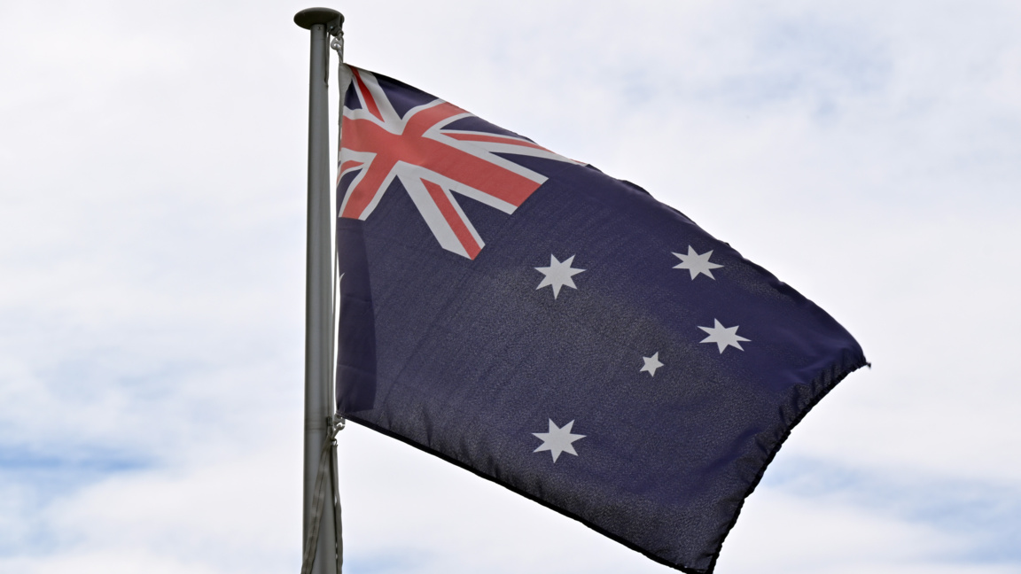 Австралия нареди на семействата на дипло...