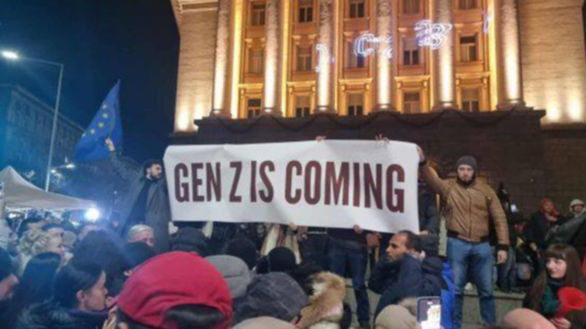 Новото поколение се афишира на декемврийските протести.