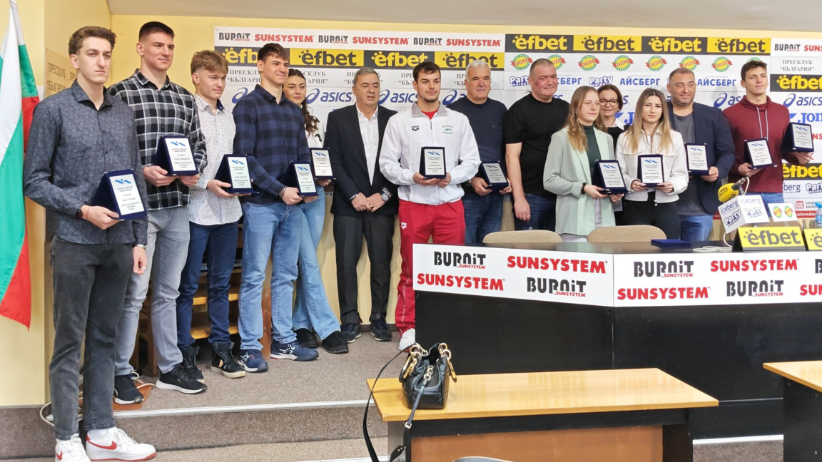 Раздадоха наградите в плуването...