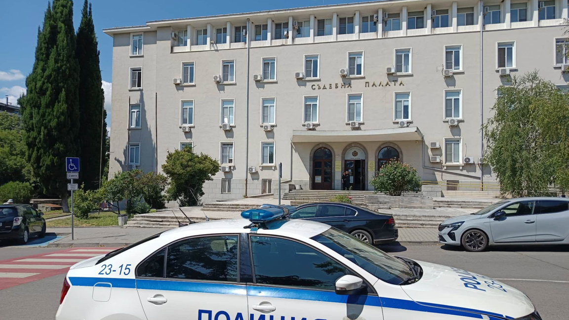 Втори ден плашат с бомби съдебните палат...