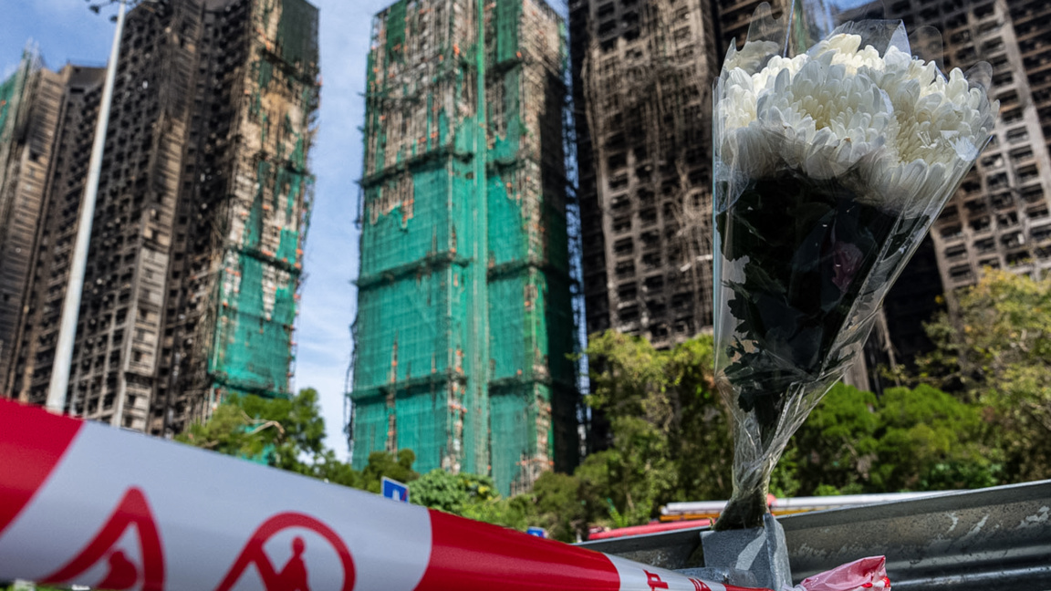 Жертвите на пожара в Хонконг вече са 128