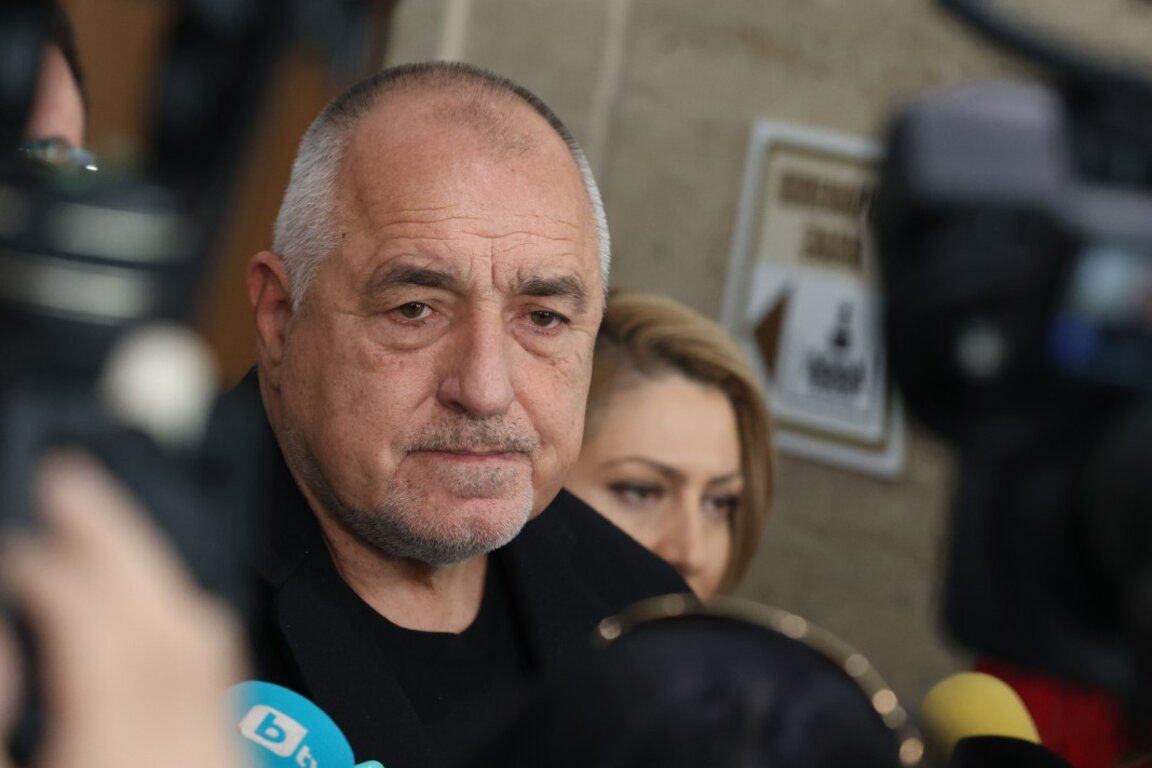 Председателят на ГЕРБ Бойко Борисов прави изявление в кулоарите на Народното събрание - 7 март 2025 г.