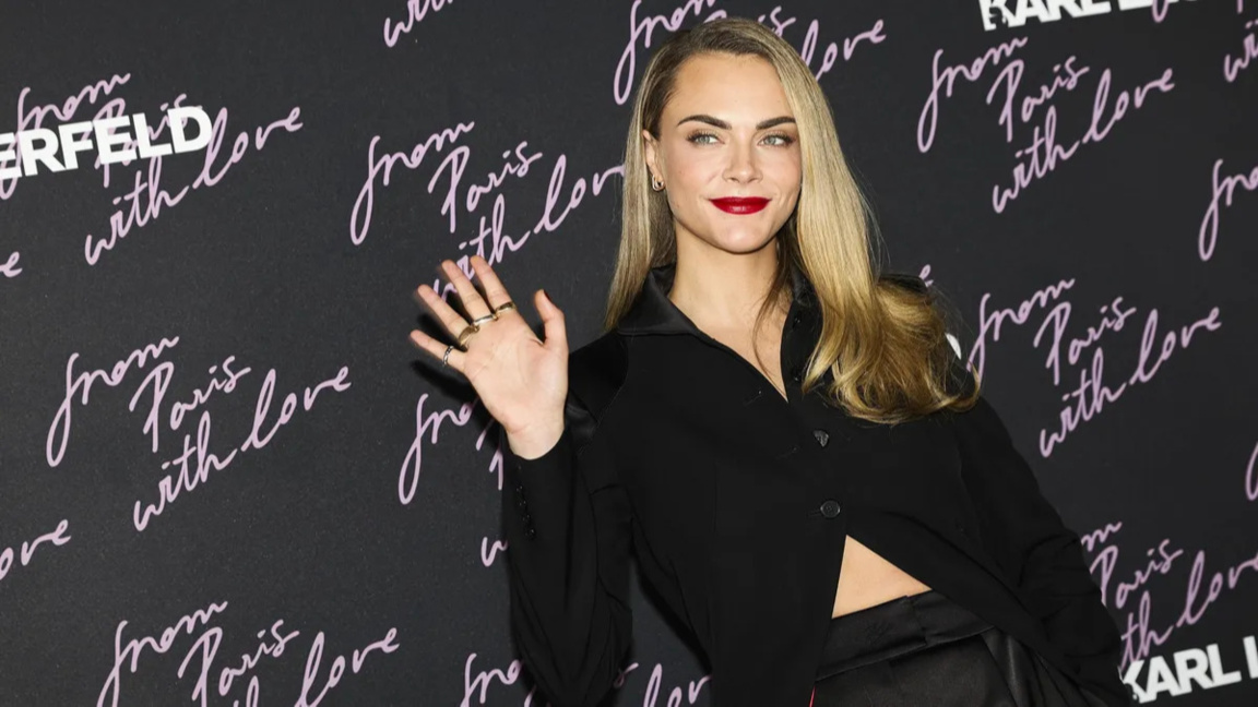 Кара Делевин стартира музикална кариера и обяви турне