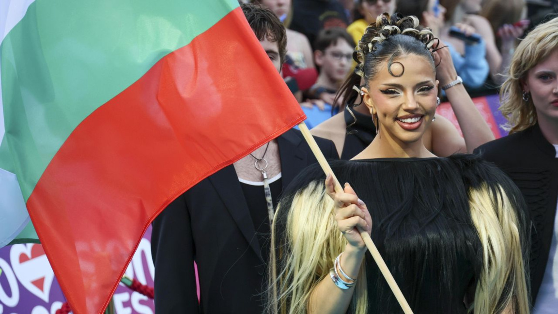 DARA привлича заслужено внимание на Евровизия 2026 с таланта и щурата си енергия