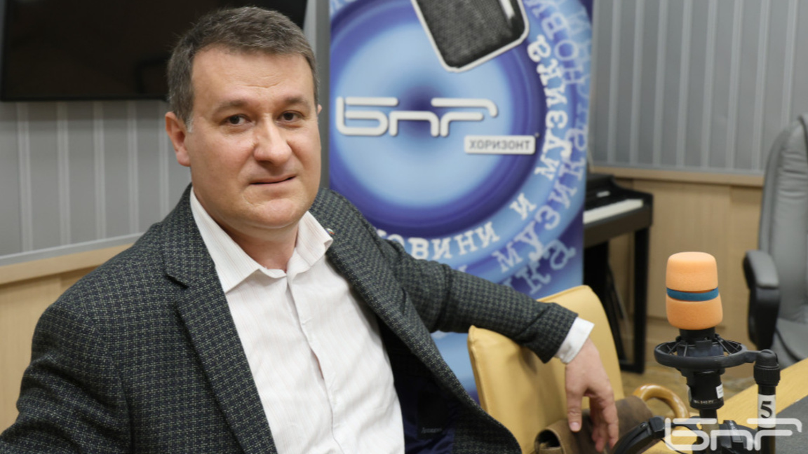 Доц. Милен Любенов