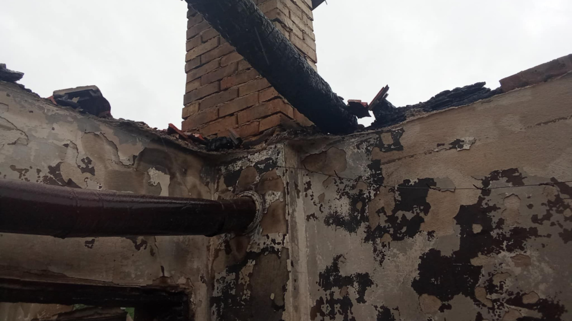 Близки на пострадалите при пожара в Димч...