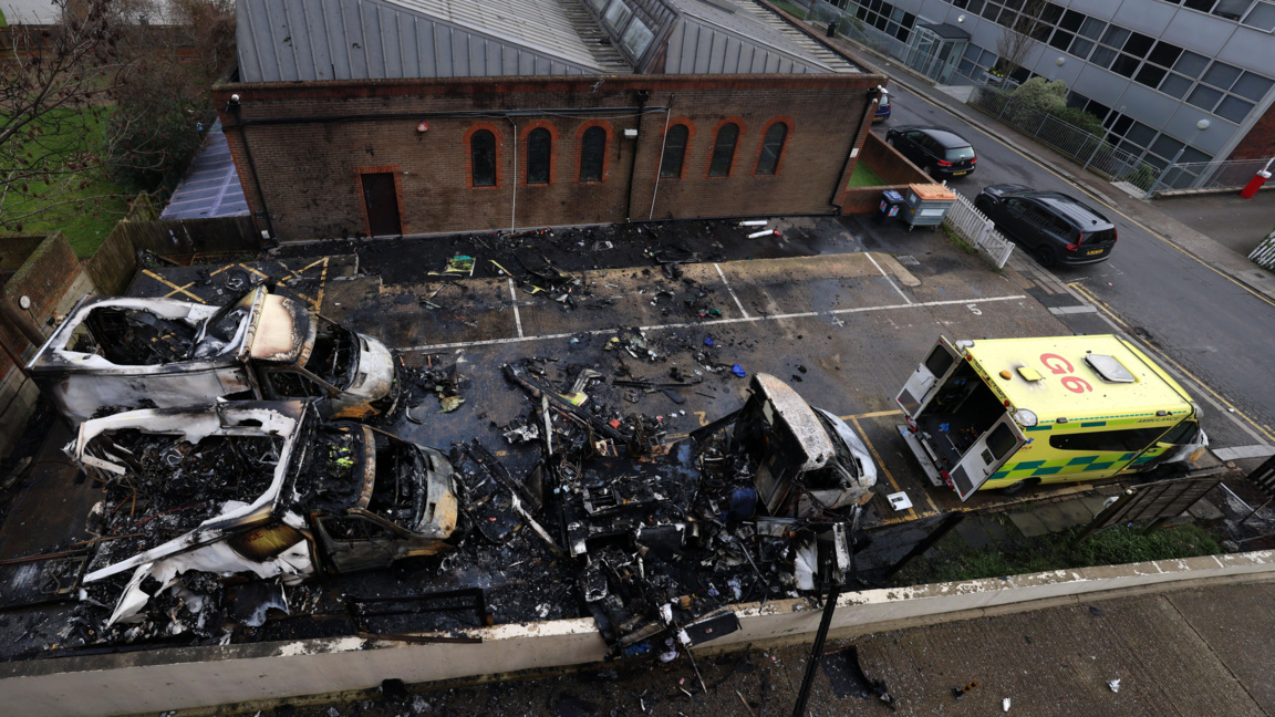 Разследват палежа на 4 линейки на еврейс...