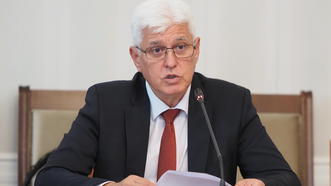 Военният министър уточни: Продажбите на ...