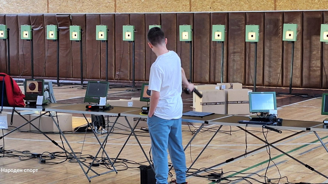 Националите по спортна стрелба тренират във Варна   (ВИДЕО)