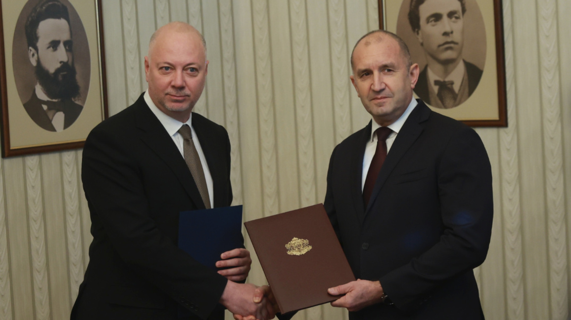 Мнение: Партии се оказаха неподготвени з...