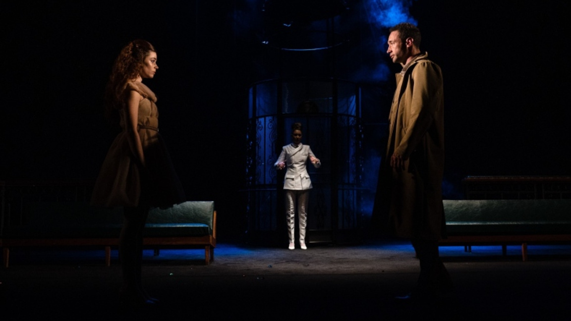 Спектакълът "Хотел между тоя и оня свят"...