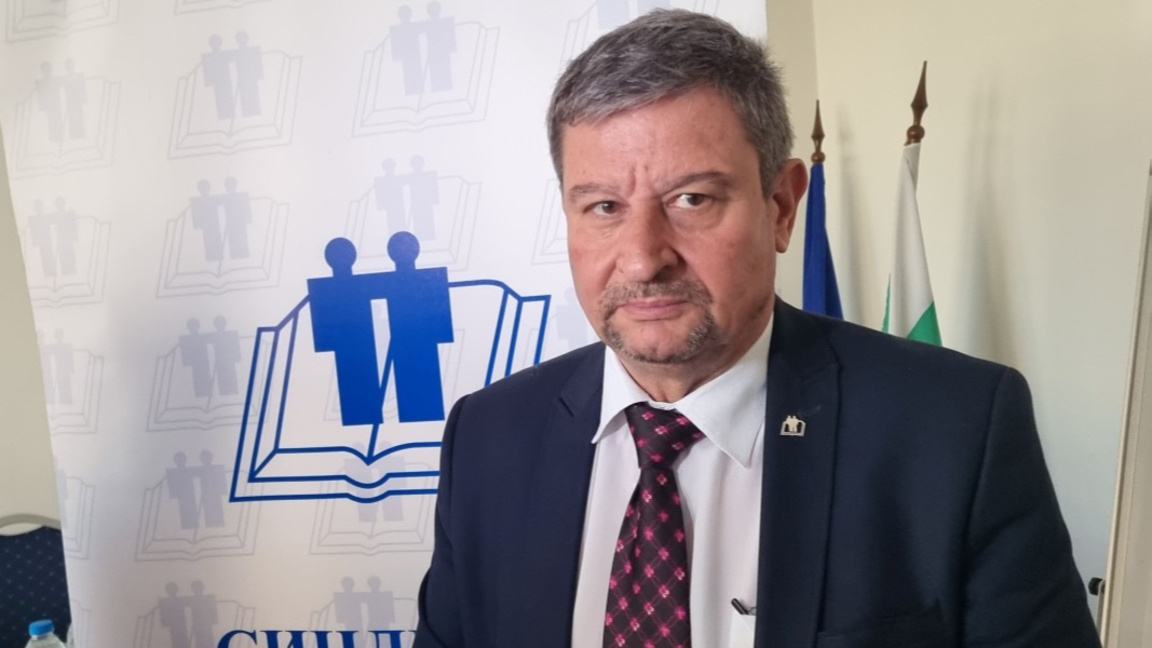 Председателят на Синдиката "Образование“ към КТ "Подкрепа“ д-р Юлиян Петров