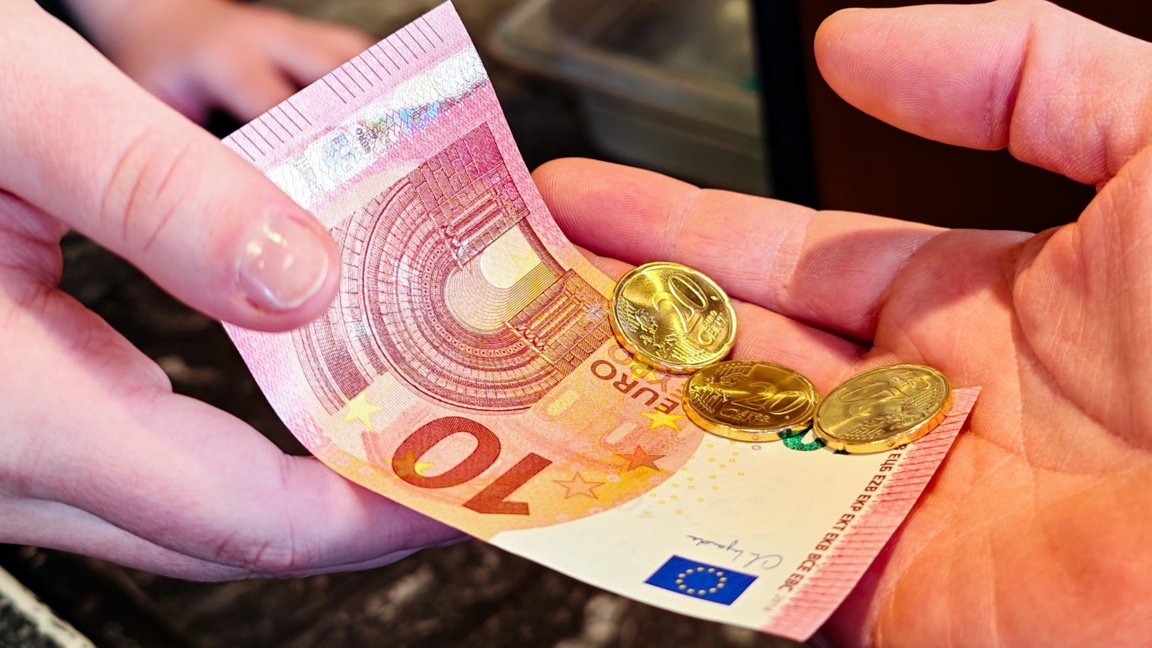 14 акта заради еврото наложи КЗП в Пловд...