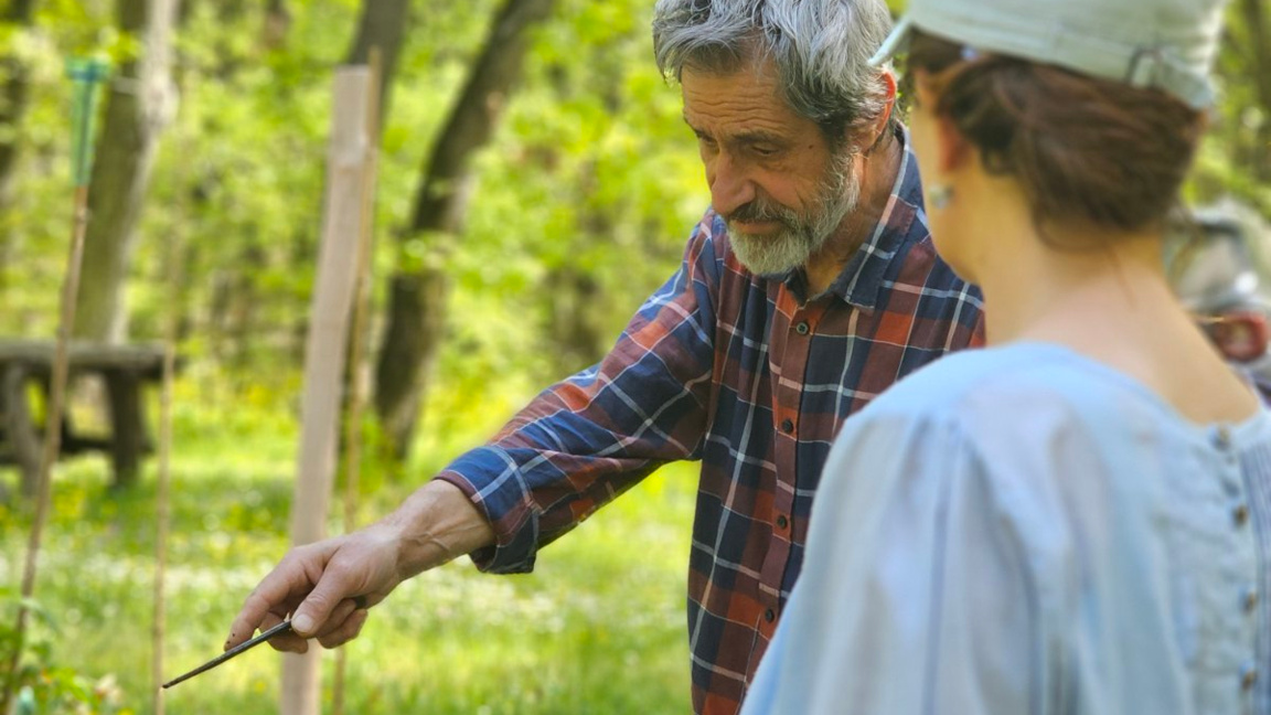 Димитър Русков на пчелина си