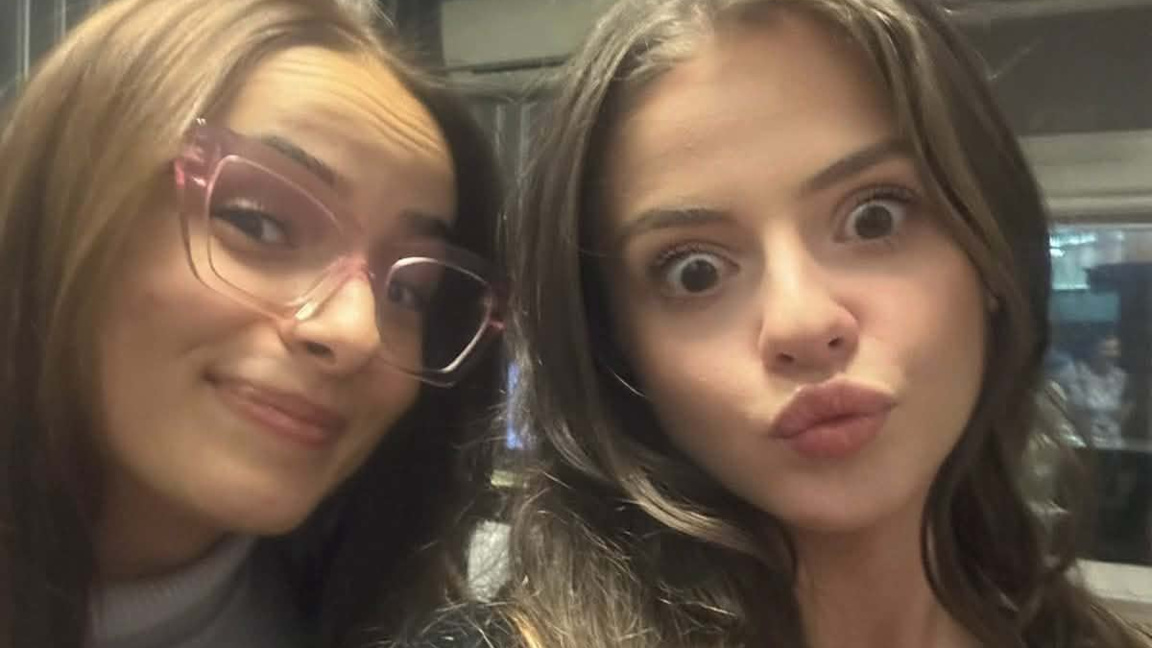 Изи и София Теодор