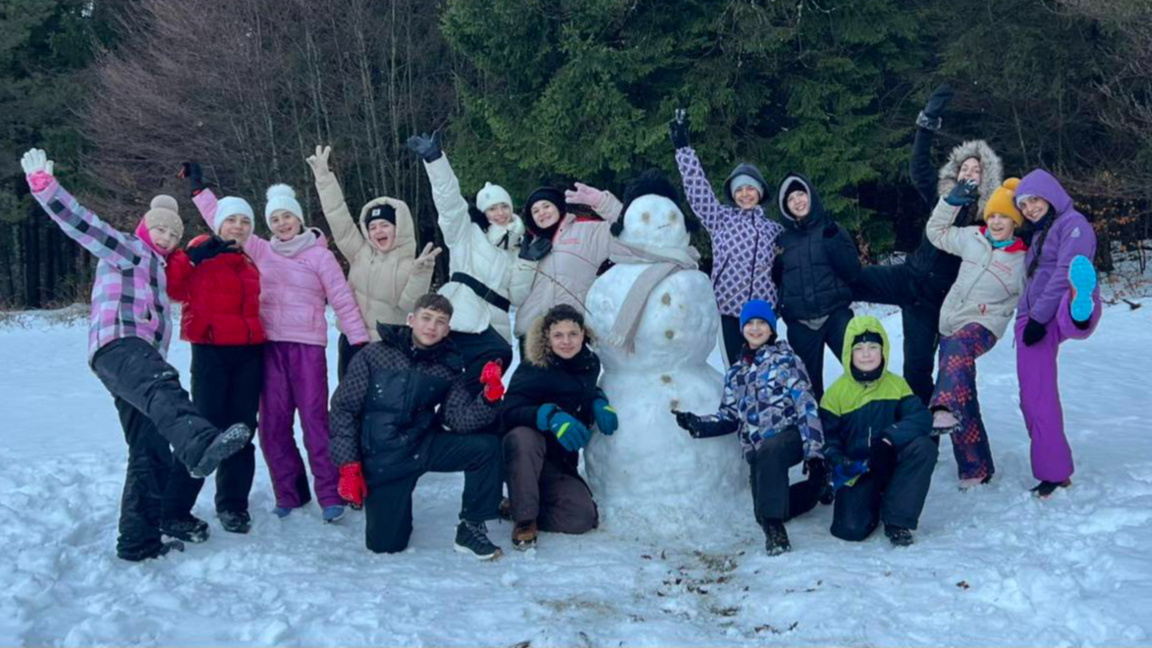 Без интернет и телефони: националите по скокове на батут с различна подготовка