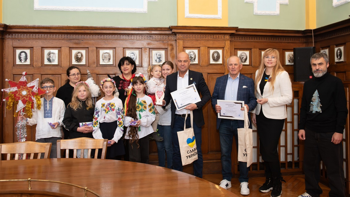 Украински деца поздравиха кмета на Пловдив за Коледа