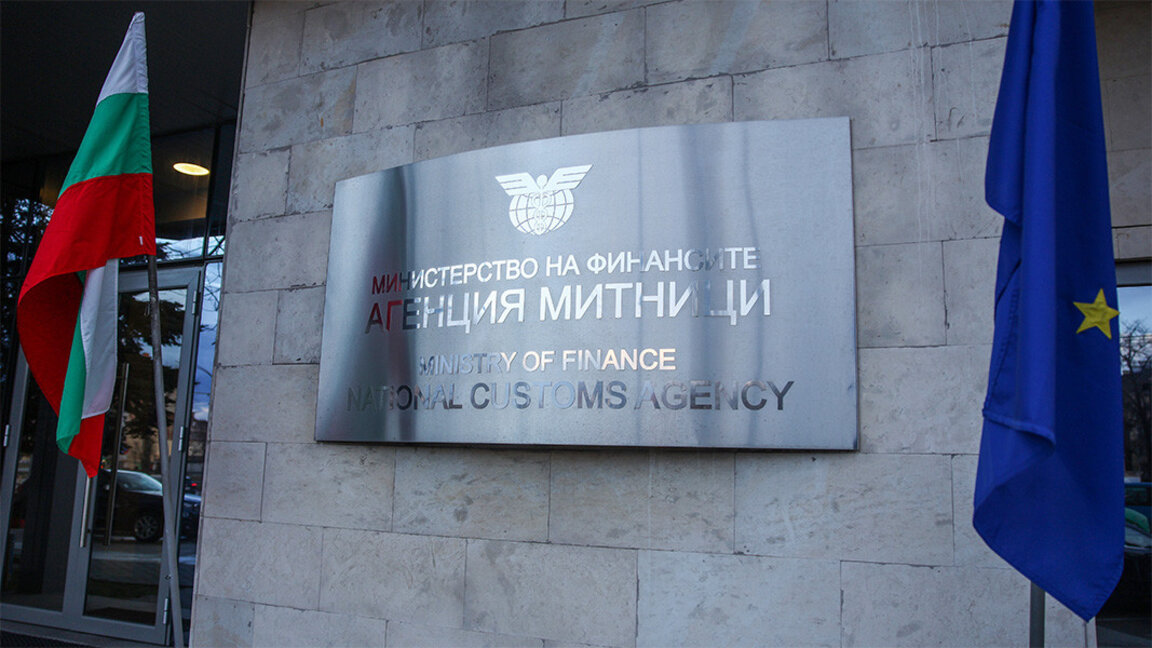 Не всички депутати в комисията за Митниците бяха прочели доклада, който приеха