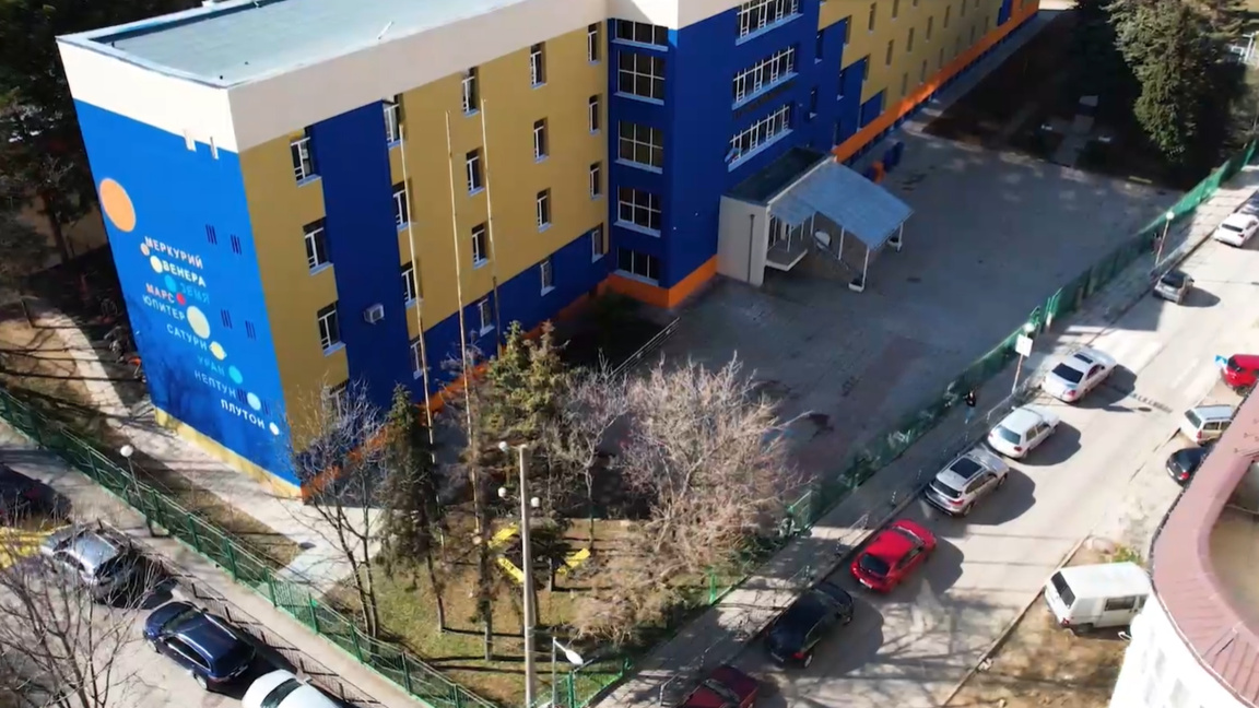 STEM център на два етажа с 8 зали отвори...