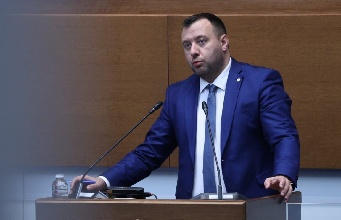 Народният представител от ПГ на "Възраждане" Петър Петров.