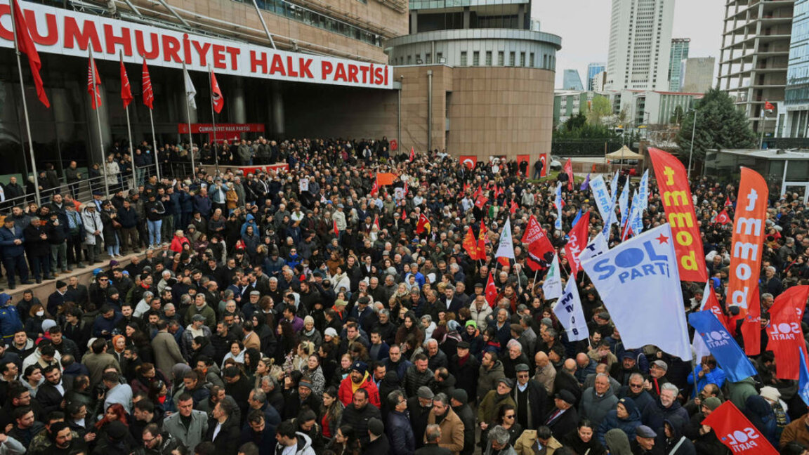 Протест пред централата на Народнорепубликанската партия
