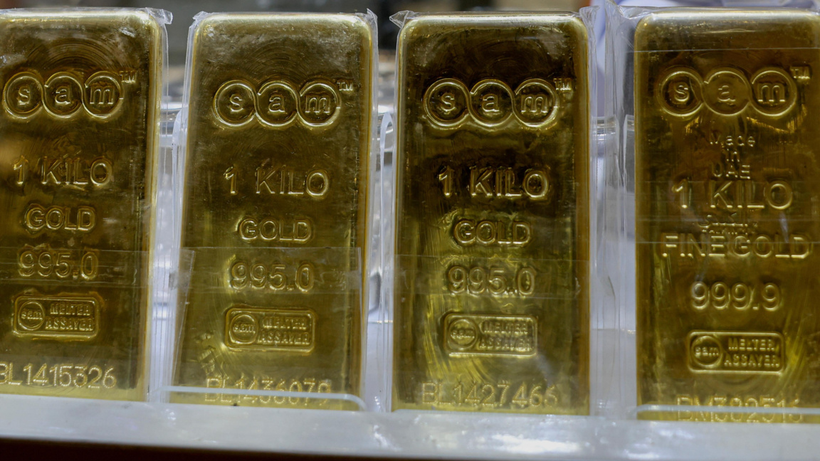 Продължава спадът в цената на златото...