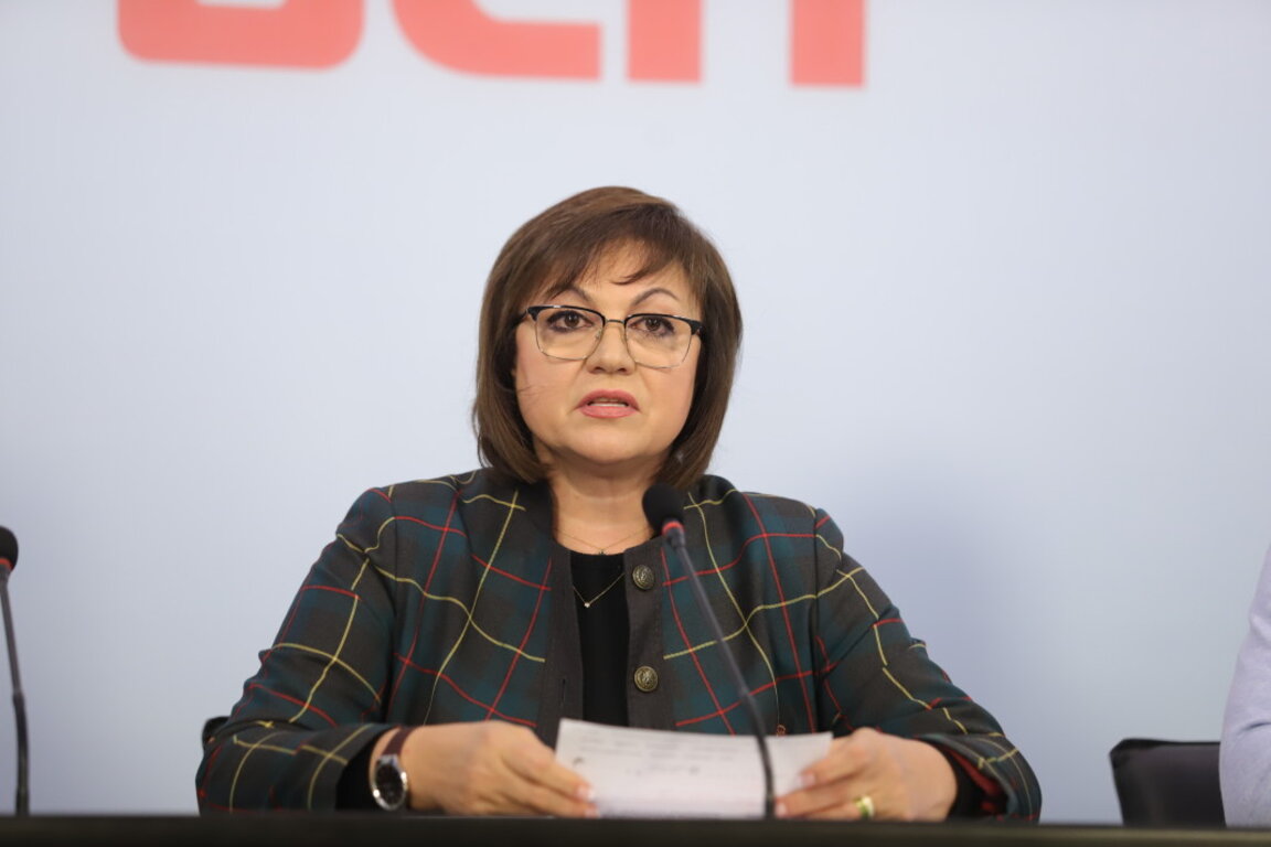 Корнелия Нинова по време на пресконференцията по казуса "частичен Шенген" - 4 януари 2023 г.