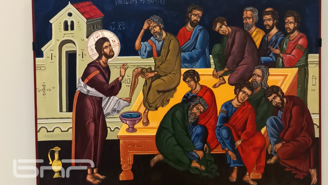 Малката Базилика в Пловдив е озарена от ...