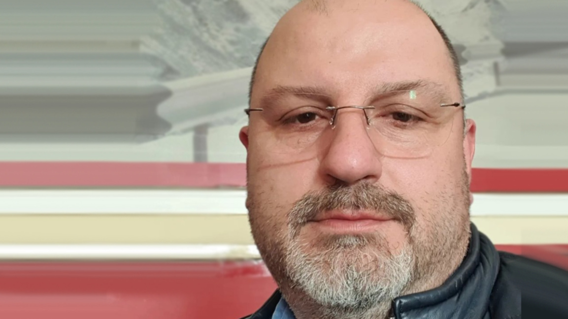 Изселниците посрещат новите партии с нед...