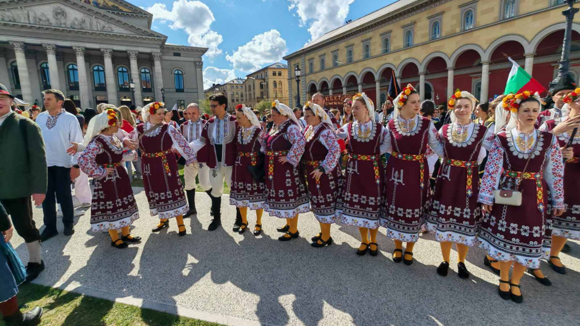 Großer Reigen beim Festival „Auf dem Dor...
