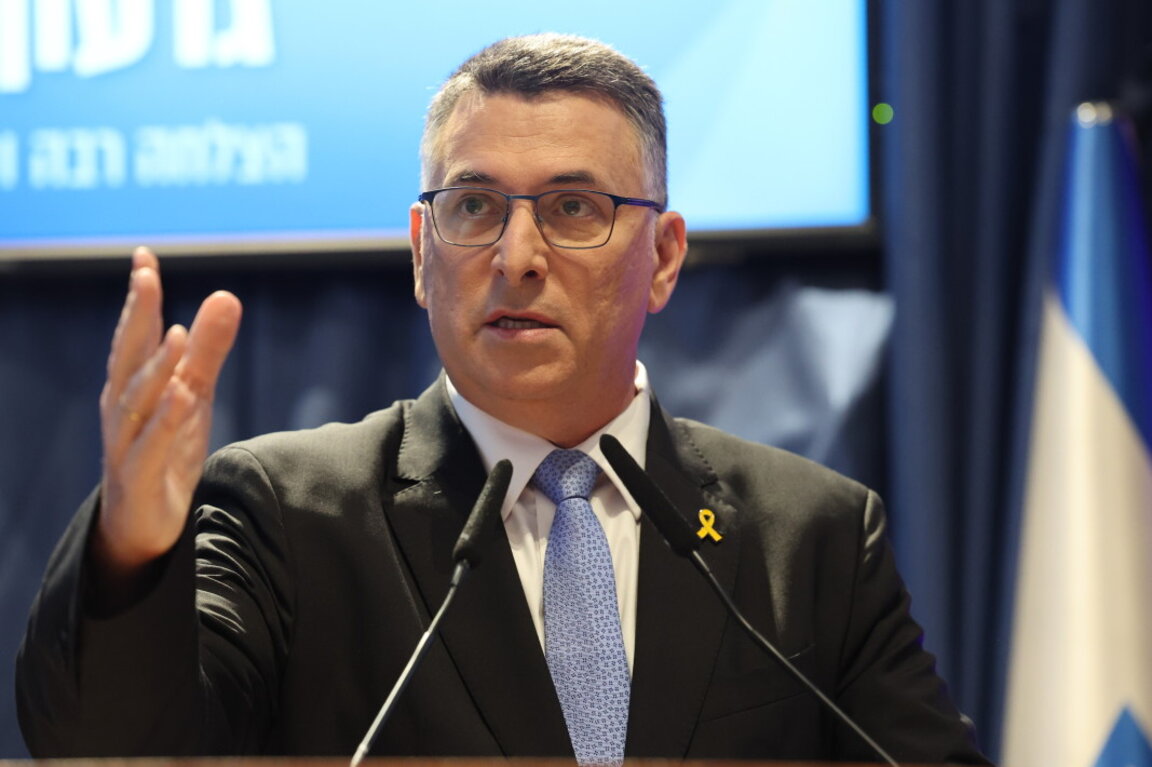 Гидеон Саар