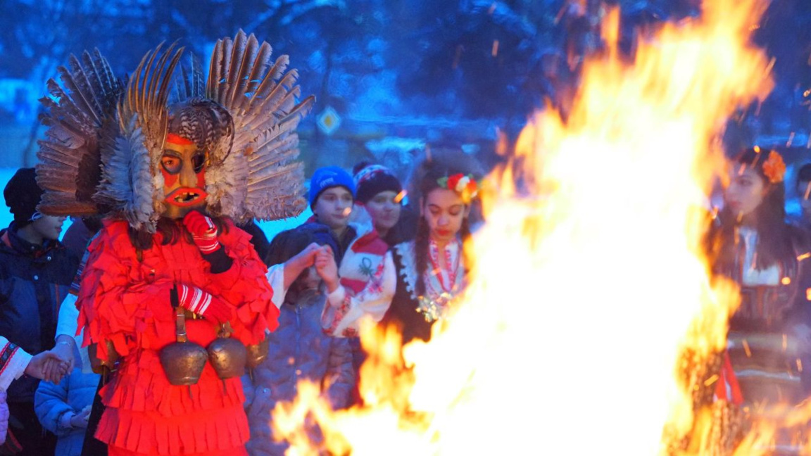 Традицията на Сурова е по-жива от всяког...