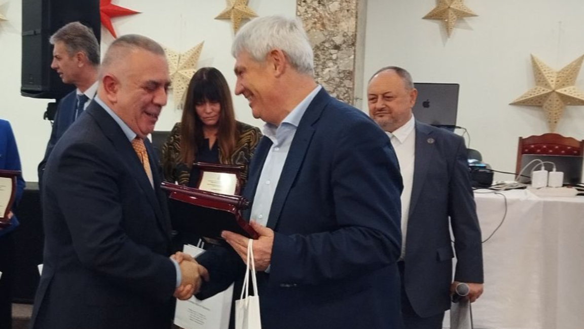 Кметът на Сливен Стефан Радев получи наградата "Кмет на годината 2025" на СБУ