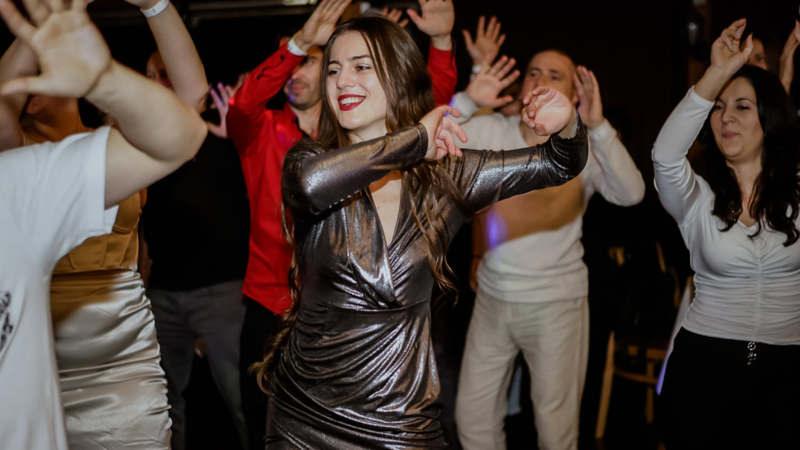 Когато хобито става мисия: Историята на Маргарита и латино ритмите в малкия град