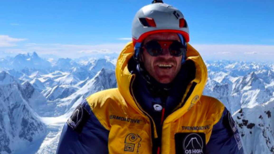 От правото, през журналистиката и футбола до осемхилядниците