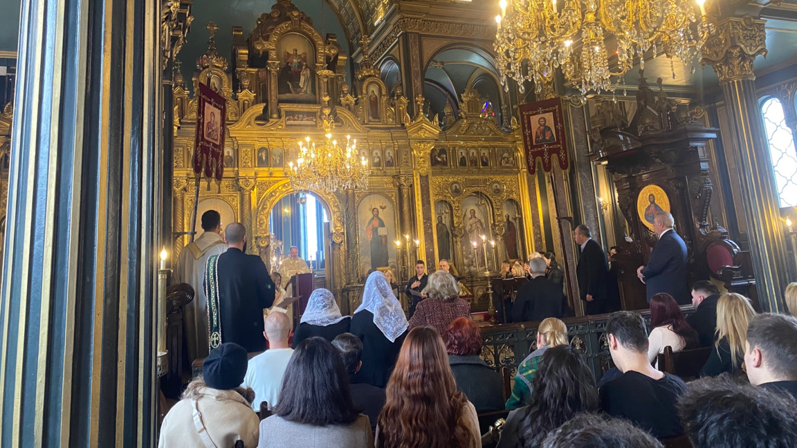 Българи в Истанбул присъстваха на богосл...