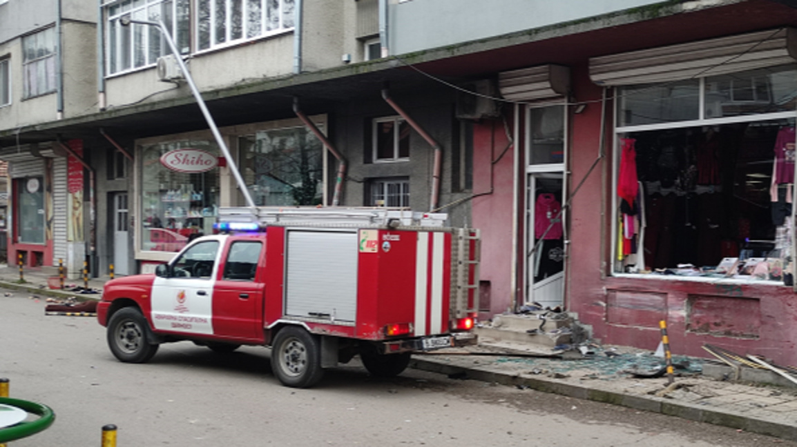 Очевидец на катастрофата: Шофьорът кара бързо, за да не хване "червеното"