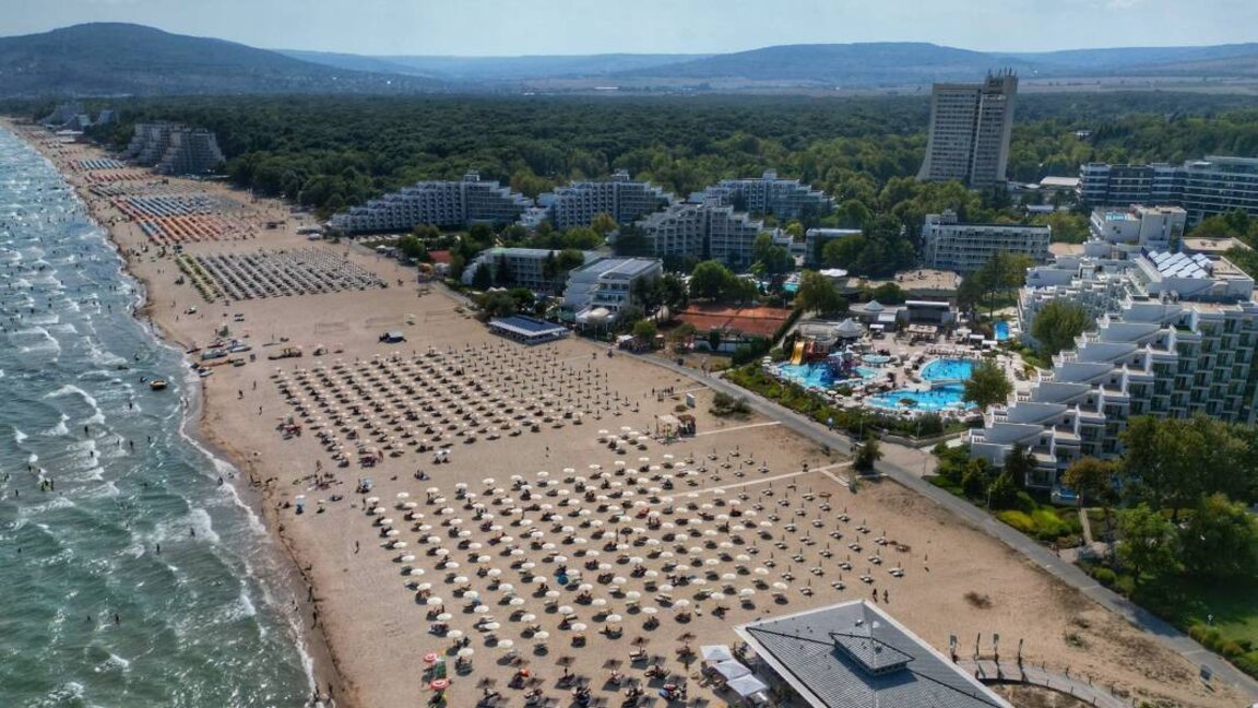 Кадрите, краткият сезон или липса на стратегия – къде куца туризмът ни?