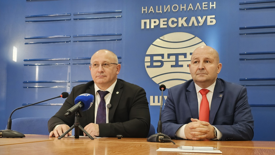 Народният представител Веселин Вешев и председателят на групата на „Възраждане“ в Общинския съвет на Шумен и Ивайло Обретенов