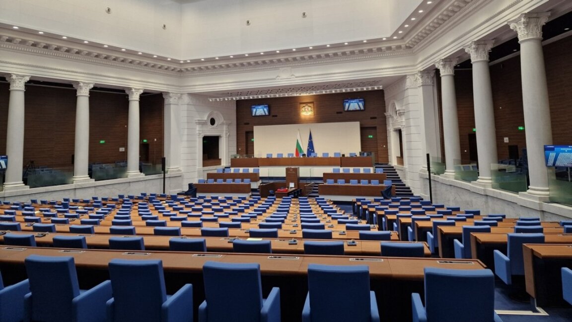 Спор за местата на първия ред в НС