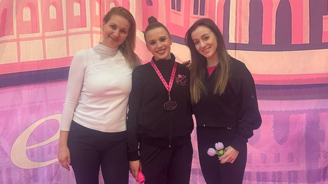  Клубовете Нюанс и Левски-Триадица с най...