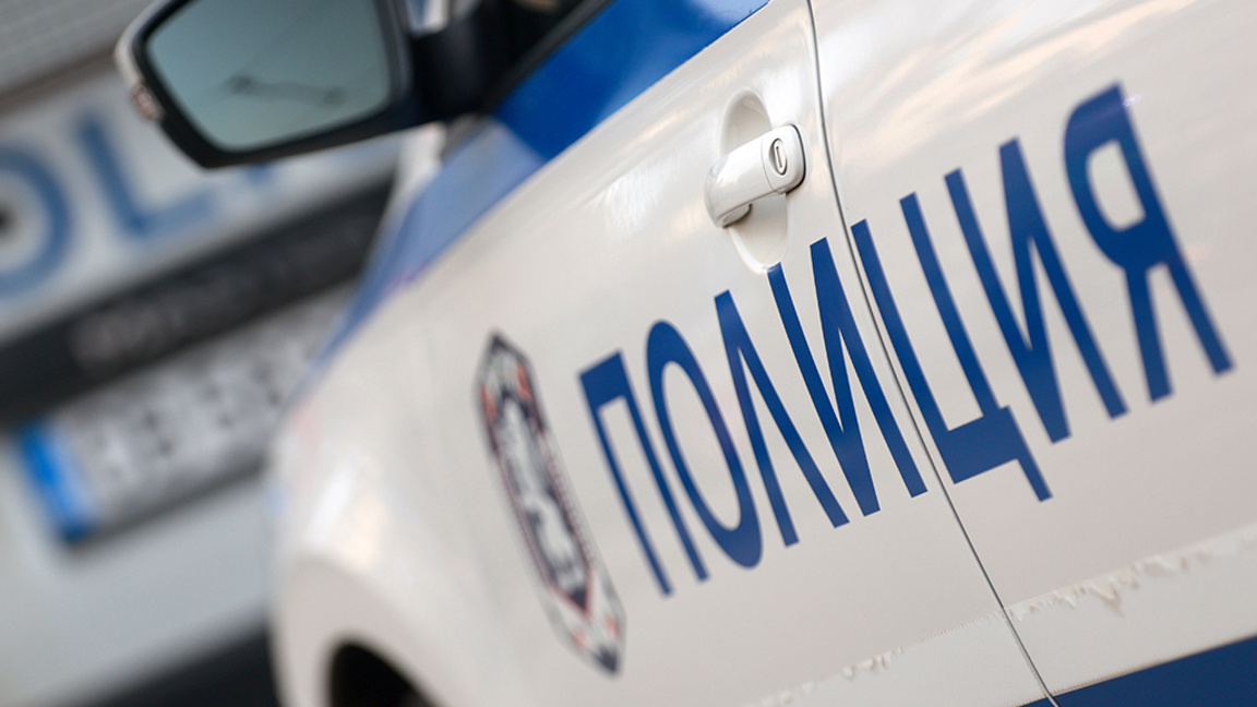 Млад перничанин е намушкан с нож при скандал за момиче