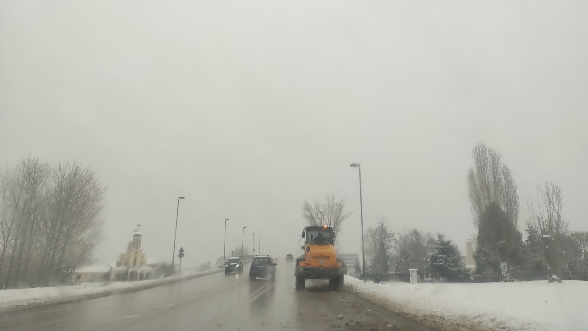 34 машини почистват пътищата в Монтанско