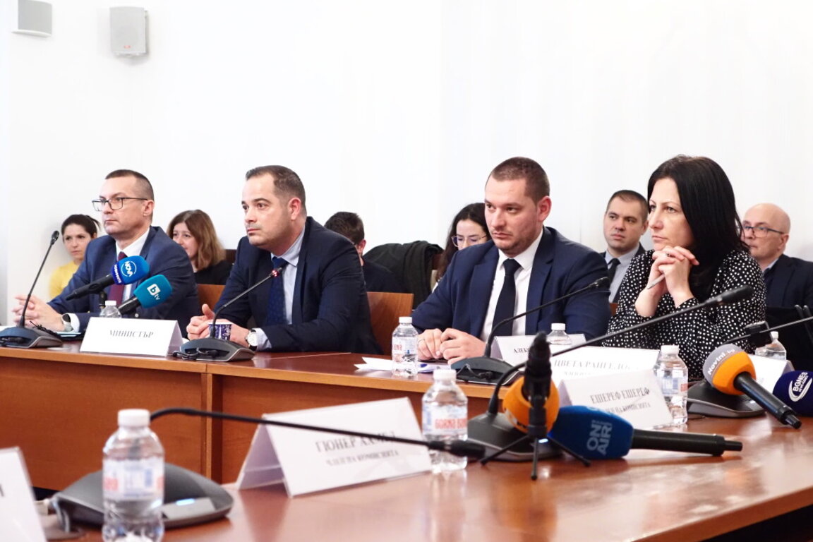 Калин Стоянов: Извършва се проверка какви сигнали има за убития Мартин Божанов - Нотариуса