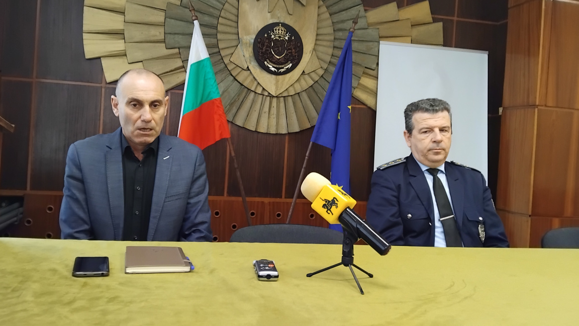 Венцислав Алексов- регионален говорител на МВР в Перник и комисар Йордан Дундаков - началник на "Охранителна полиция" в ОДМВР Перник