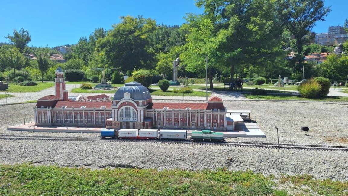 "Парк Мини България" във Велико Търново – разходка сред българските архитектурни перли