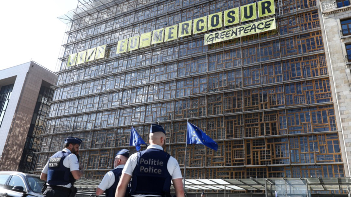 Евродепутати искат Съдът на ЕС да се про...