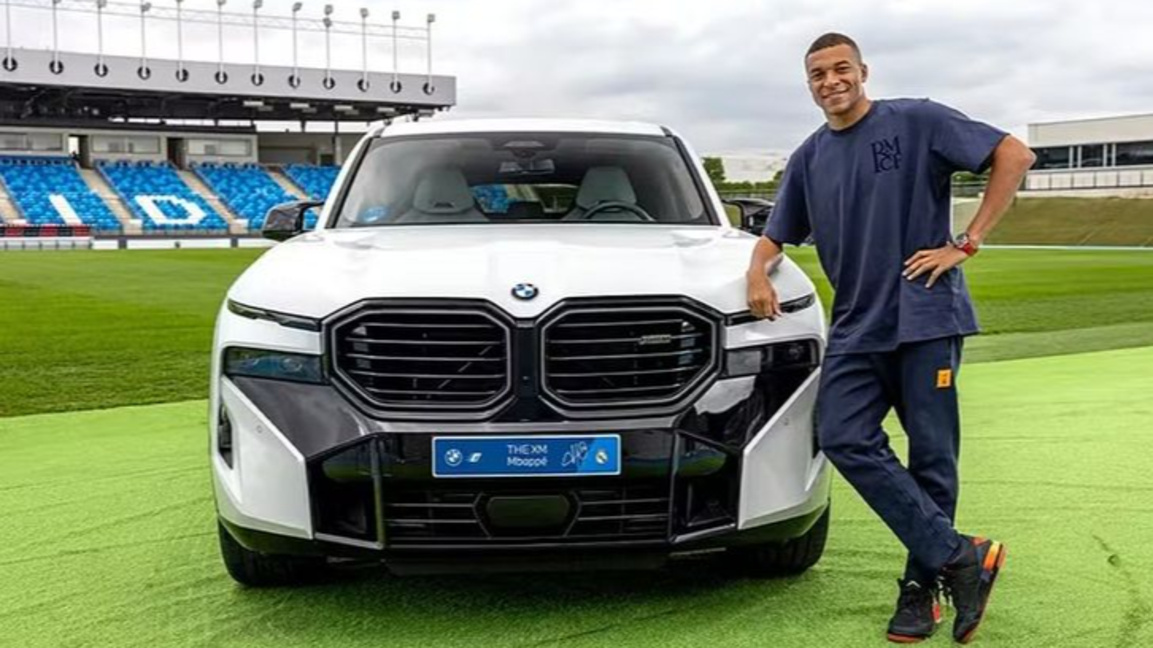 На 27 г. Мбапе взе книжка: Ще може да кара скъпото си BMW