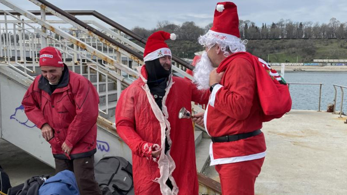 Водолази организират подводна Коледа в Б...